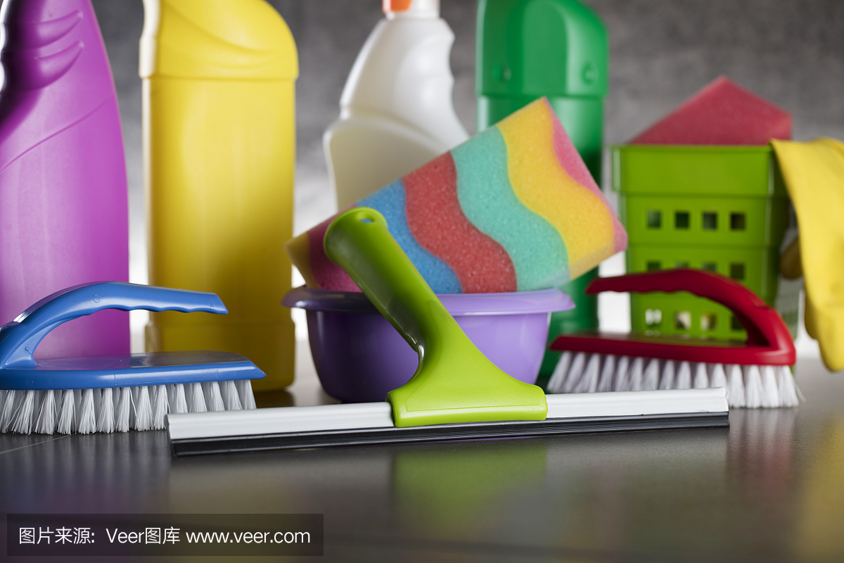清潔產品。家里清潔。排版。